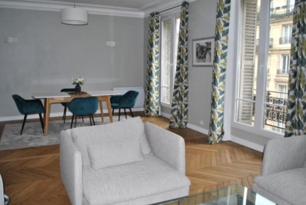 De 80 M² Proche Gare Du Nord * Paris